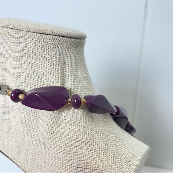 Vintage Purple Chunky Beaded Necklace. Gold Tone, Purple Space Beads with Clasp. - Picture 5 of 9